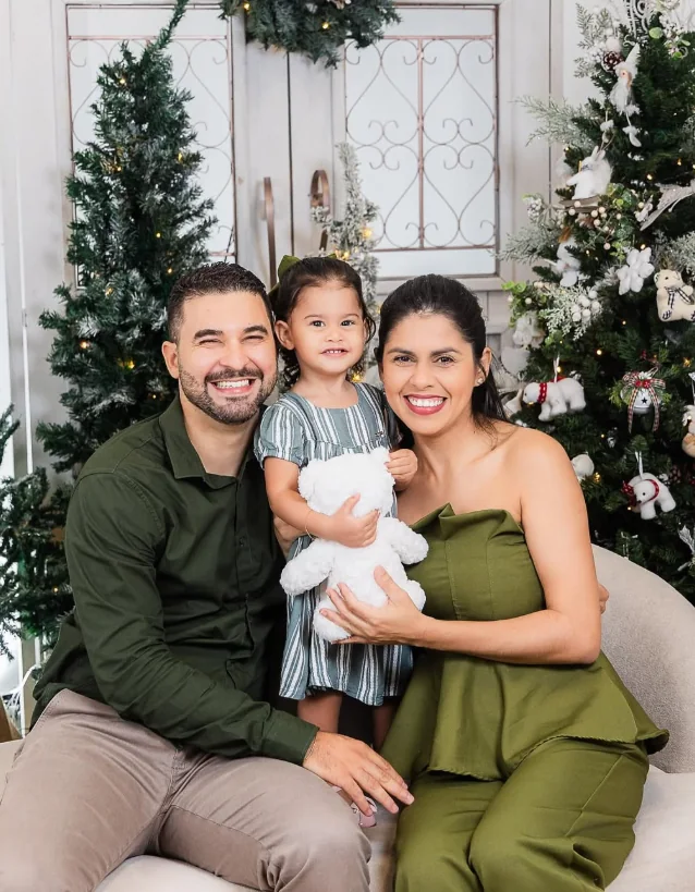 Layse com a família em um ensaio de Natal
